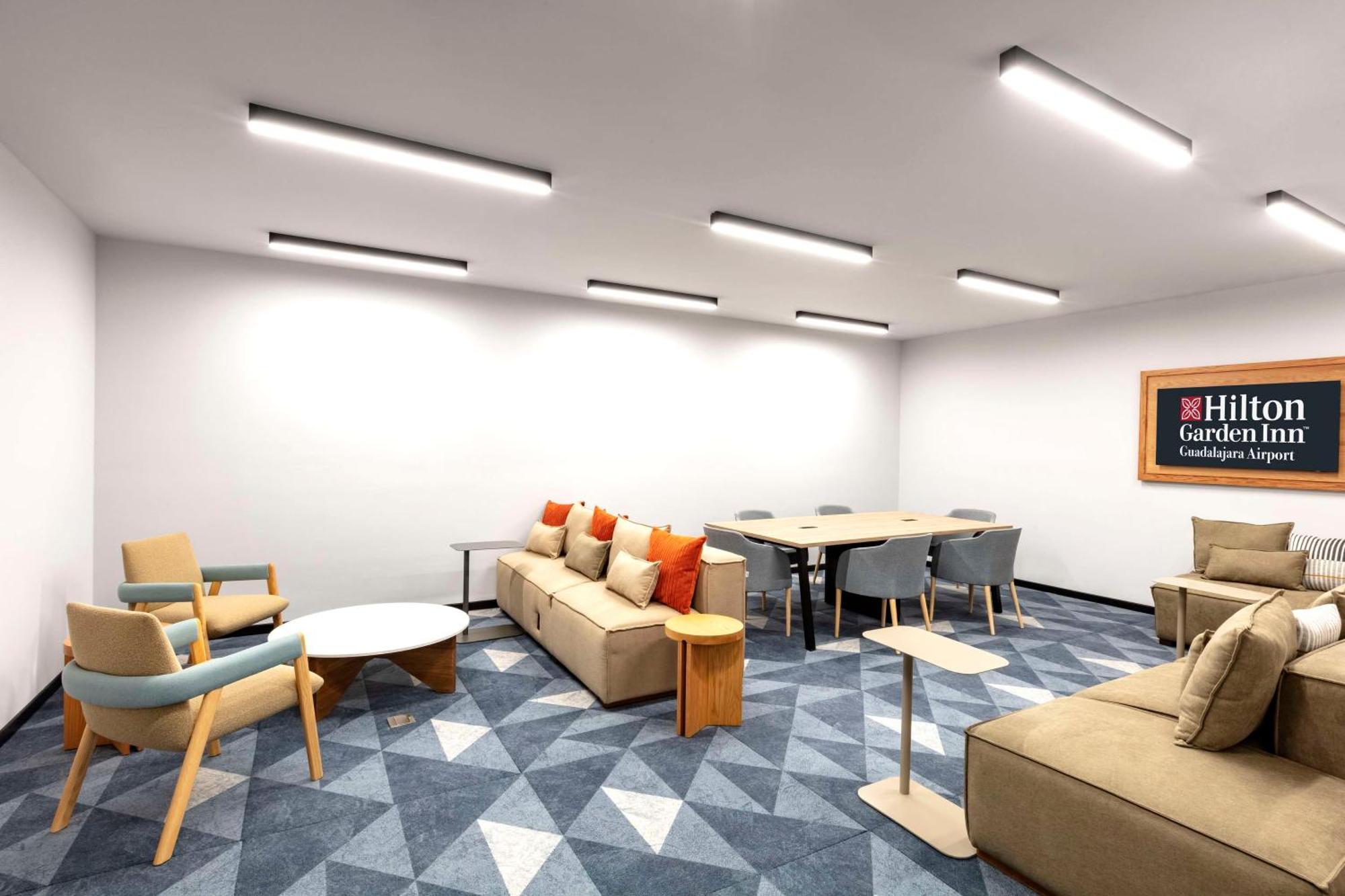Hilton Garden Inn Guadalajara Airport El Zapote  Екстериор снимка