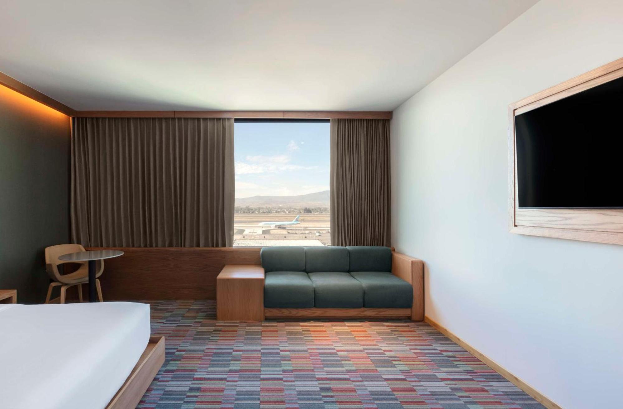 Hilton Garden Inn Guadalajara Airport El Zapote  Екстериор снимка