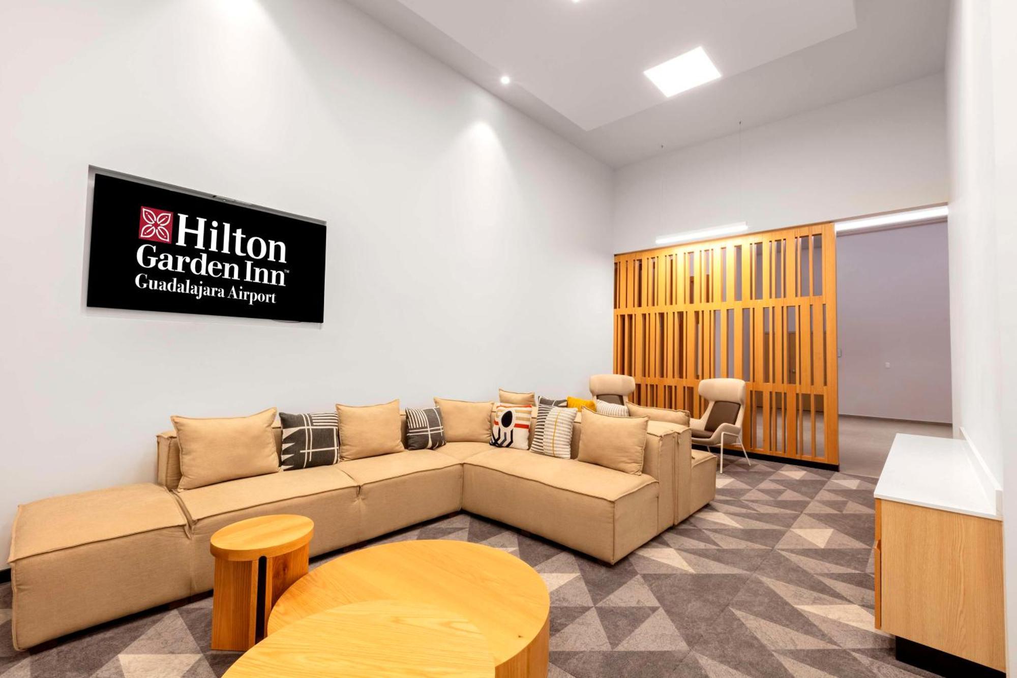Hilton Garden Inn Guadalajara Airport El Zapote  Екстериор снимка