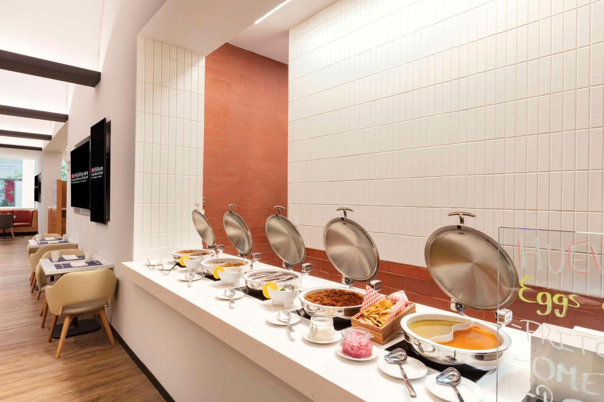 Hilton Garden Inn Guadalajara Airport El Zapote  Екстериор снимка